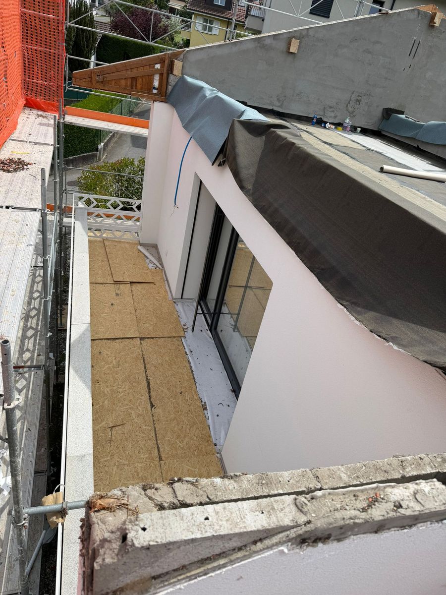 Vue de la surélévation en cours depuis l'échafaudage